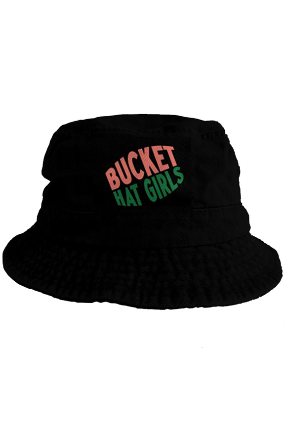 BHG TEE - PRETTY GIRLS WEAR BUCKET HATS